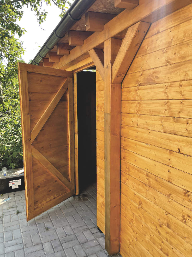 venkovní sauna pod pergolou
